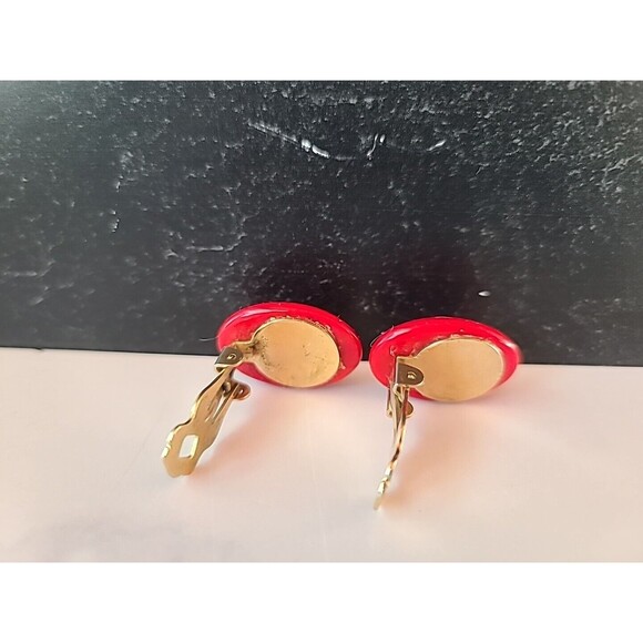Red Glass Oval Shaped Gold Tone Metal Clip-on Earrings Vintage - Picture 8 of 10
